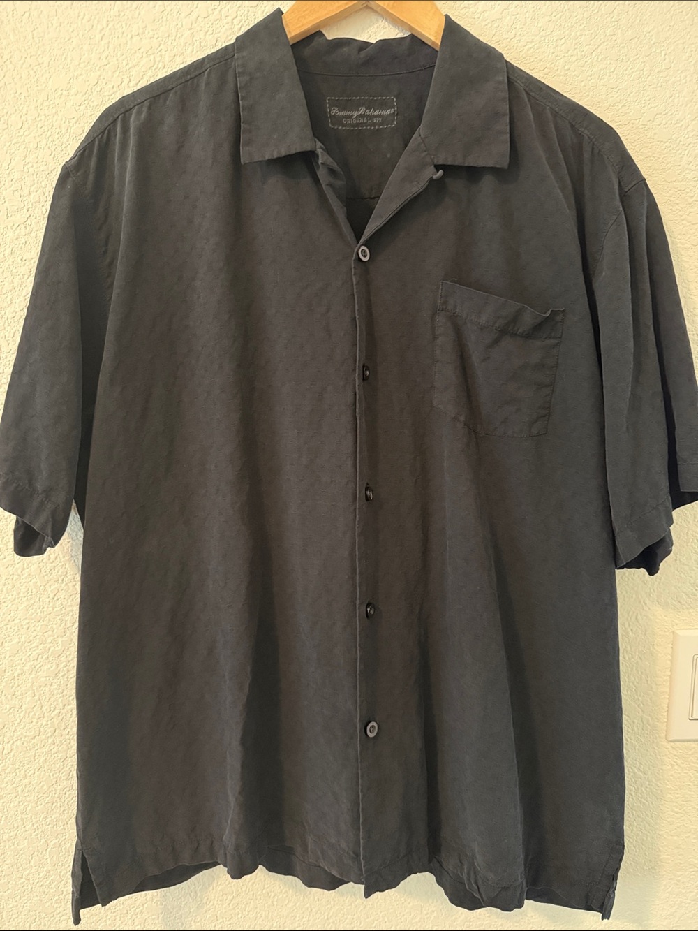 Tommy Bahama Black Short-Sleeve Button-Down 100% Silk Camp Shirt, size XL